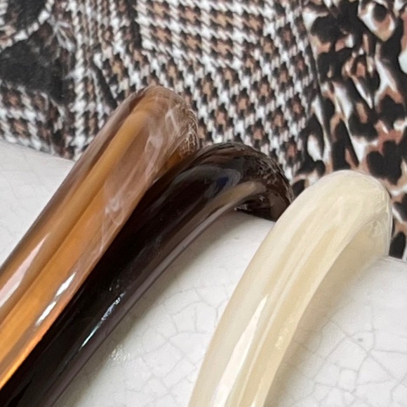 Bangle Trio Lucite Neutral Colors Swirled Wavy Oval - Picture 3 of 7